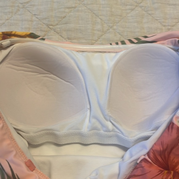 NWOT Floral swimsuit - Picture 5 of 8